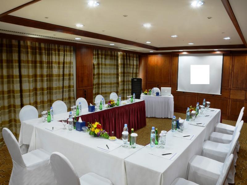 Swiss-Belhotel Sharjah Esterno foto