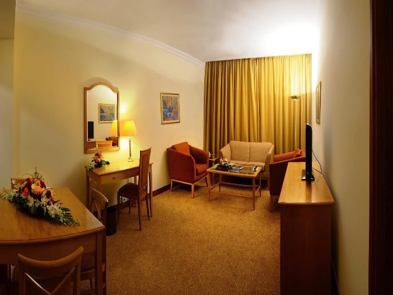 Swiss-Belhotel Sharjah Esterno foto