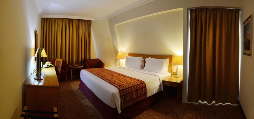 Swiss-Belhotel Sharjah Esterno foto