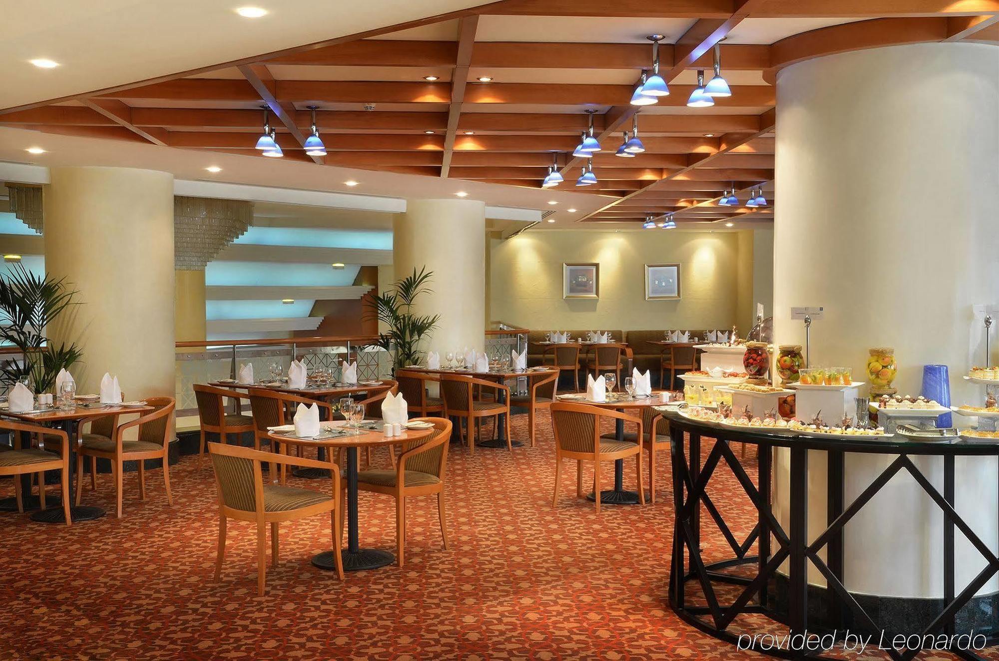 Swiss-Belhotel Sharjah Esterno foto