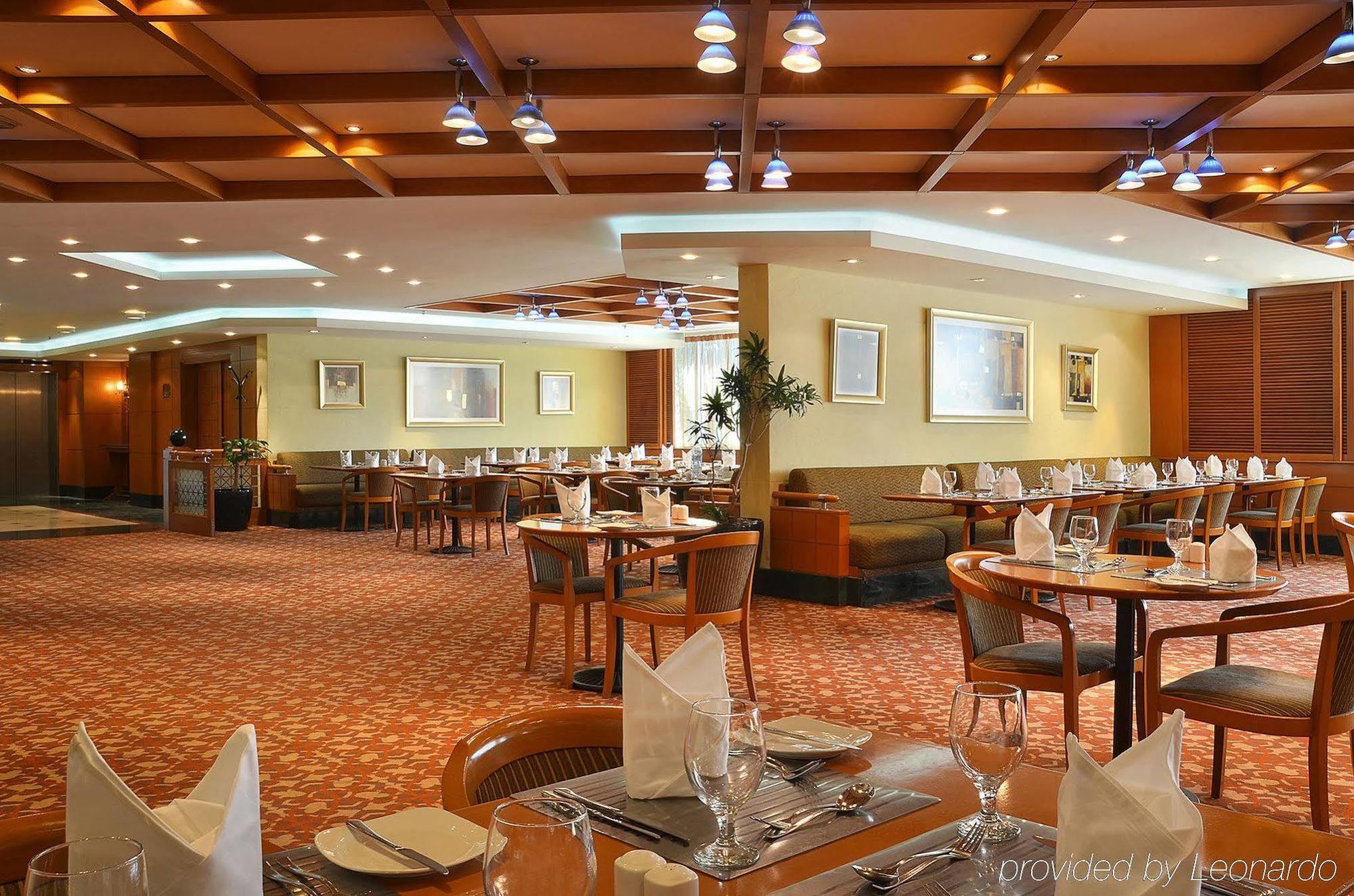 Swiss-Belhotel Sharjah Esterno foto