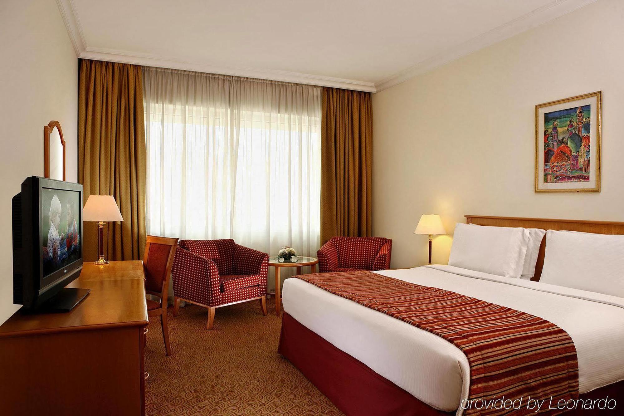 Swiss-Belhotel Sharjah Esterno foto