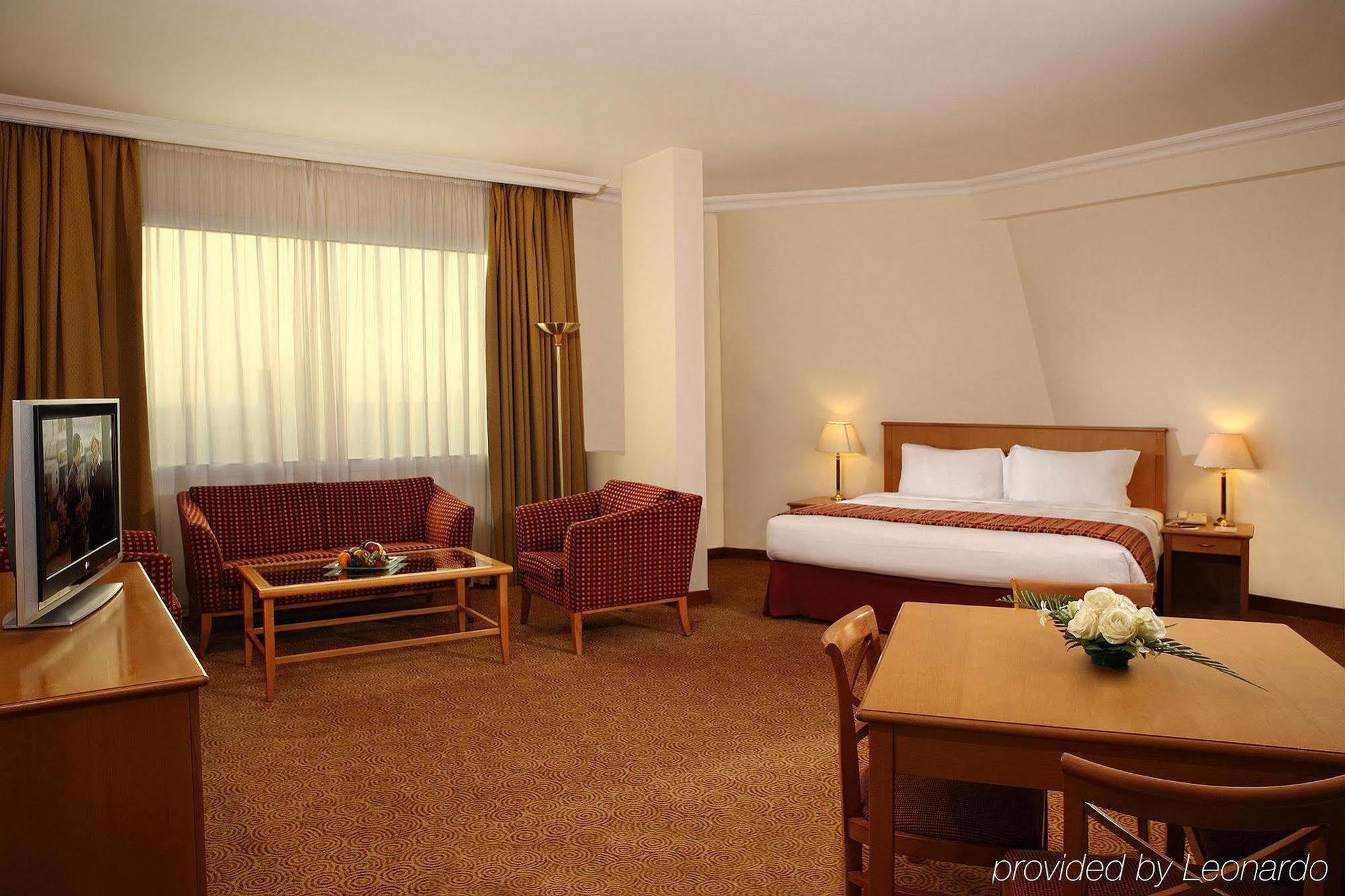 Swiss-Belhotel Sharjah Esterno foto
