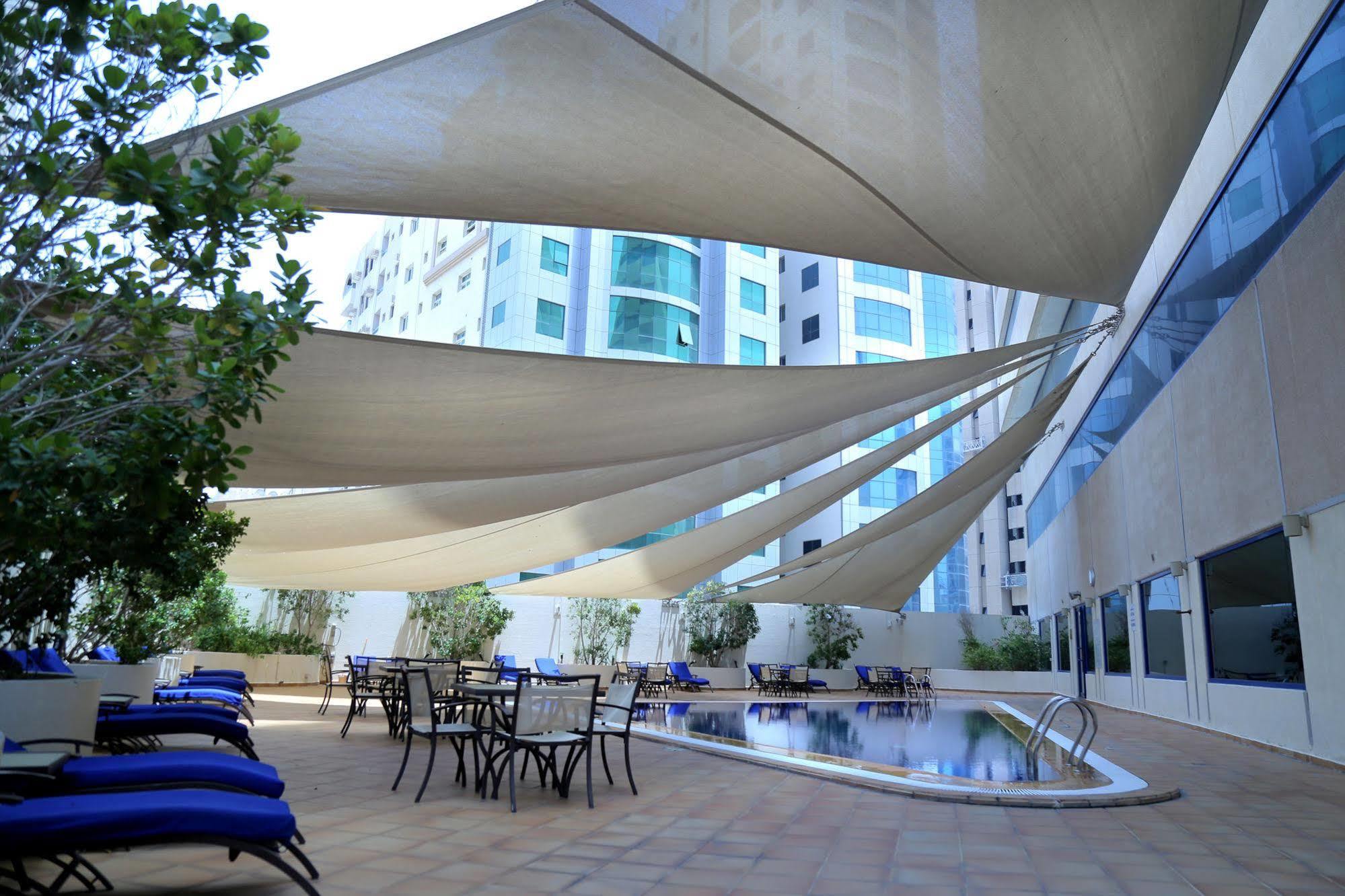 Swiss-Belhotel Sharjah Esterno foto